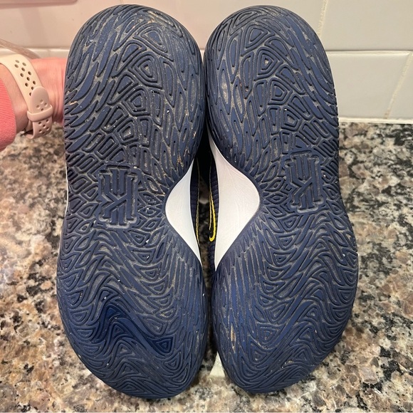 Nike Kids Kyrie Flytrap IV Shoes Blue Yellow Velcro Boys Girls Size 3Y Kids - Picture 9 of 9
